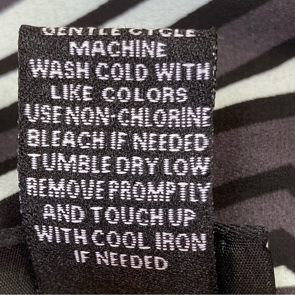 Torrid Size 0 Black, Mint & Grey Chevron Button Back Top - Picture 9 of 9